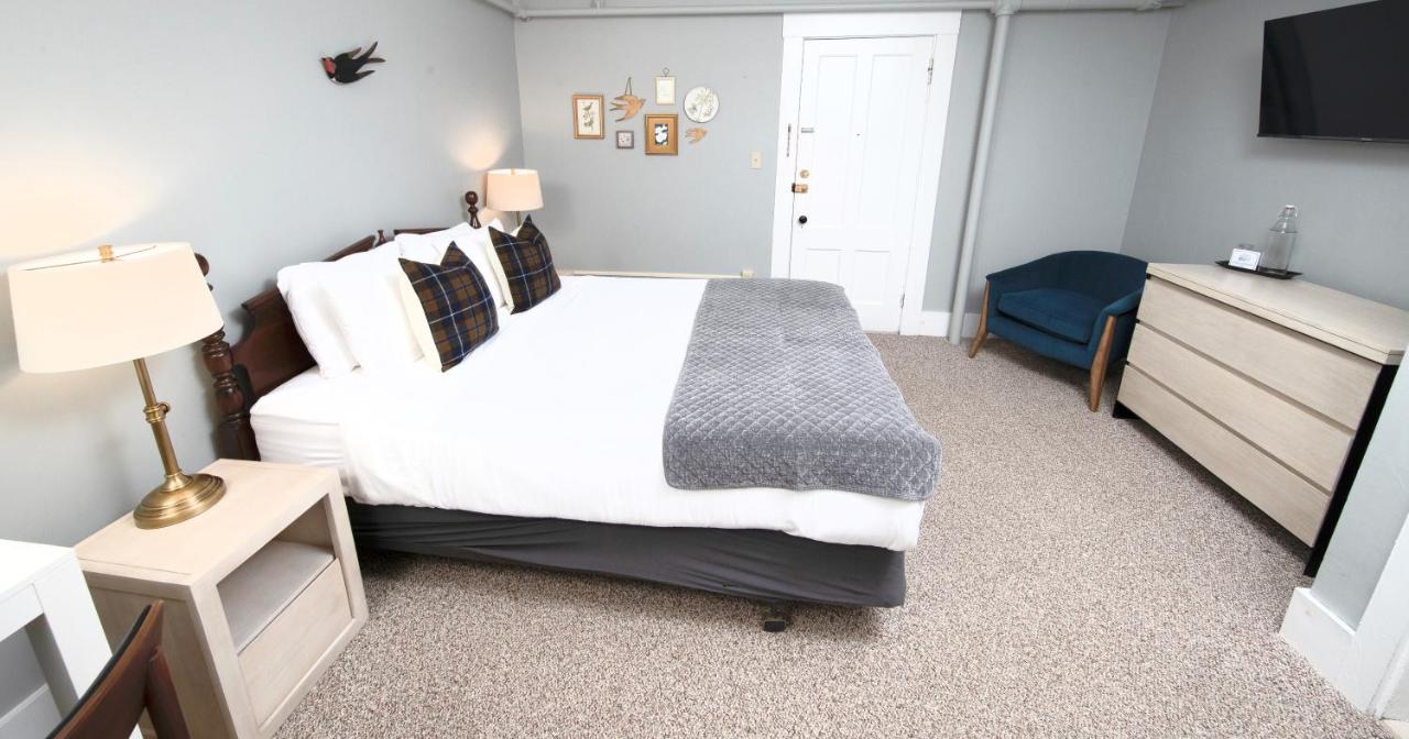 | The New London Inn