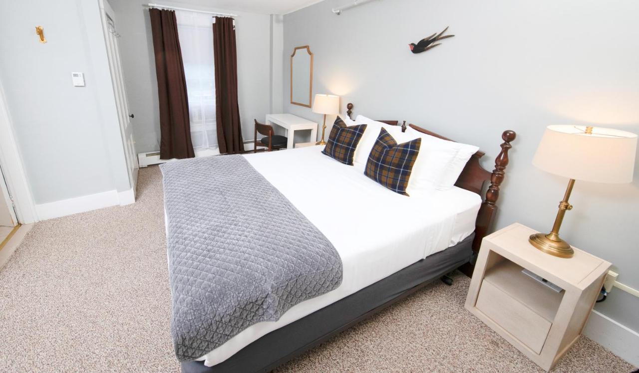 | The New London Inn