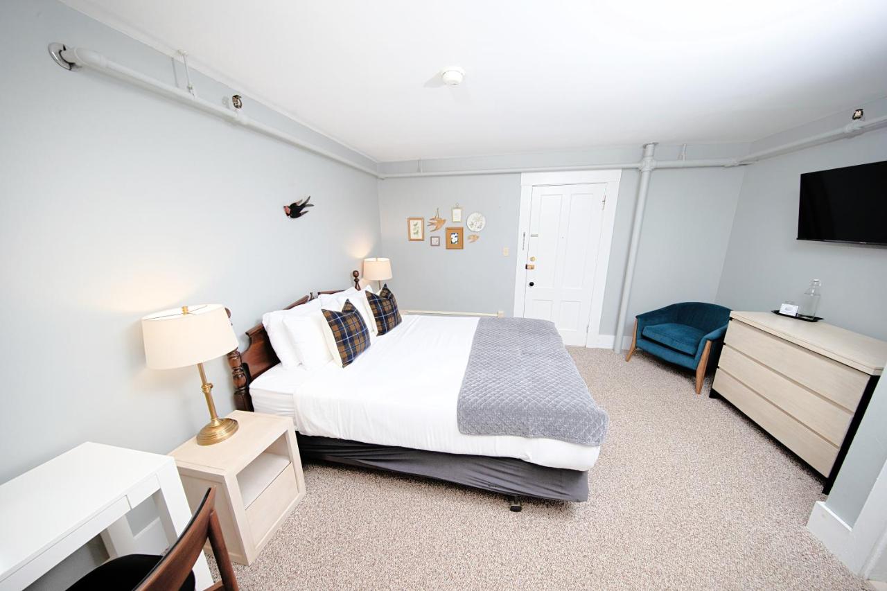 | The New London Inn