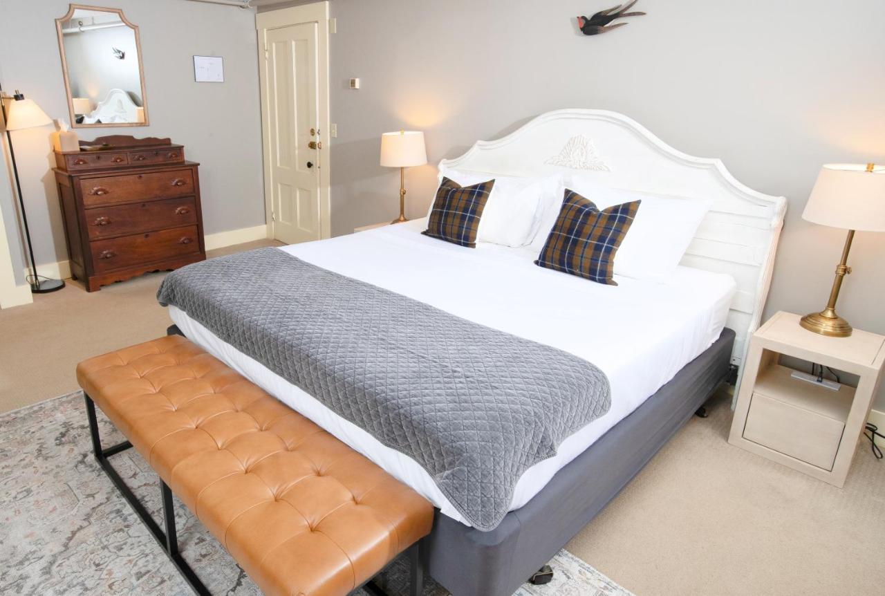 | The New London Inn