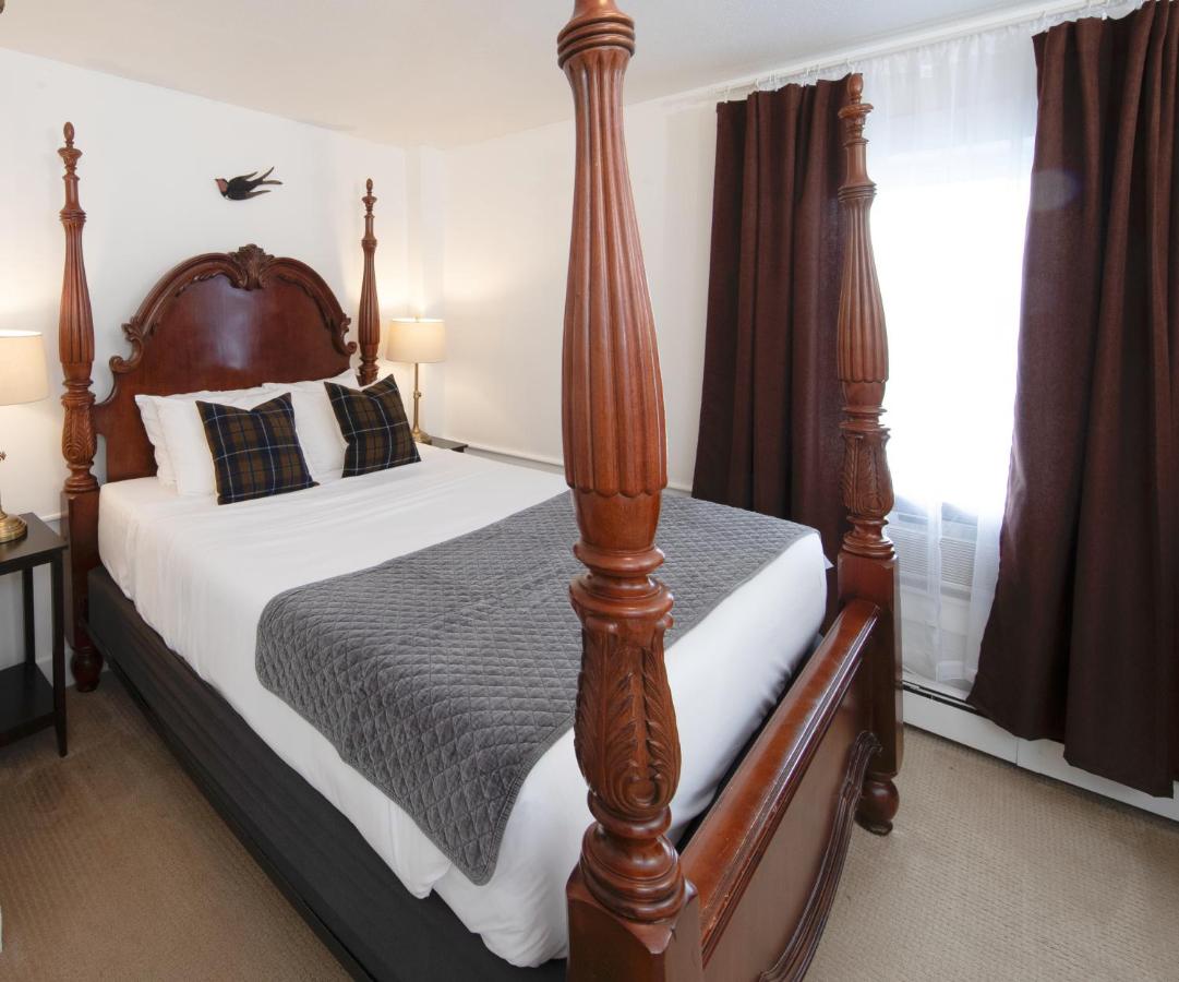 | The New London Inn