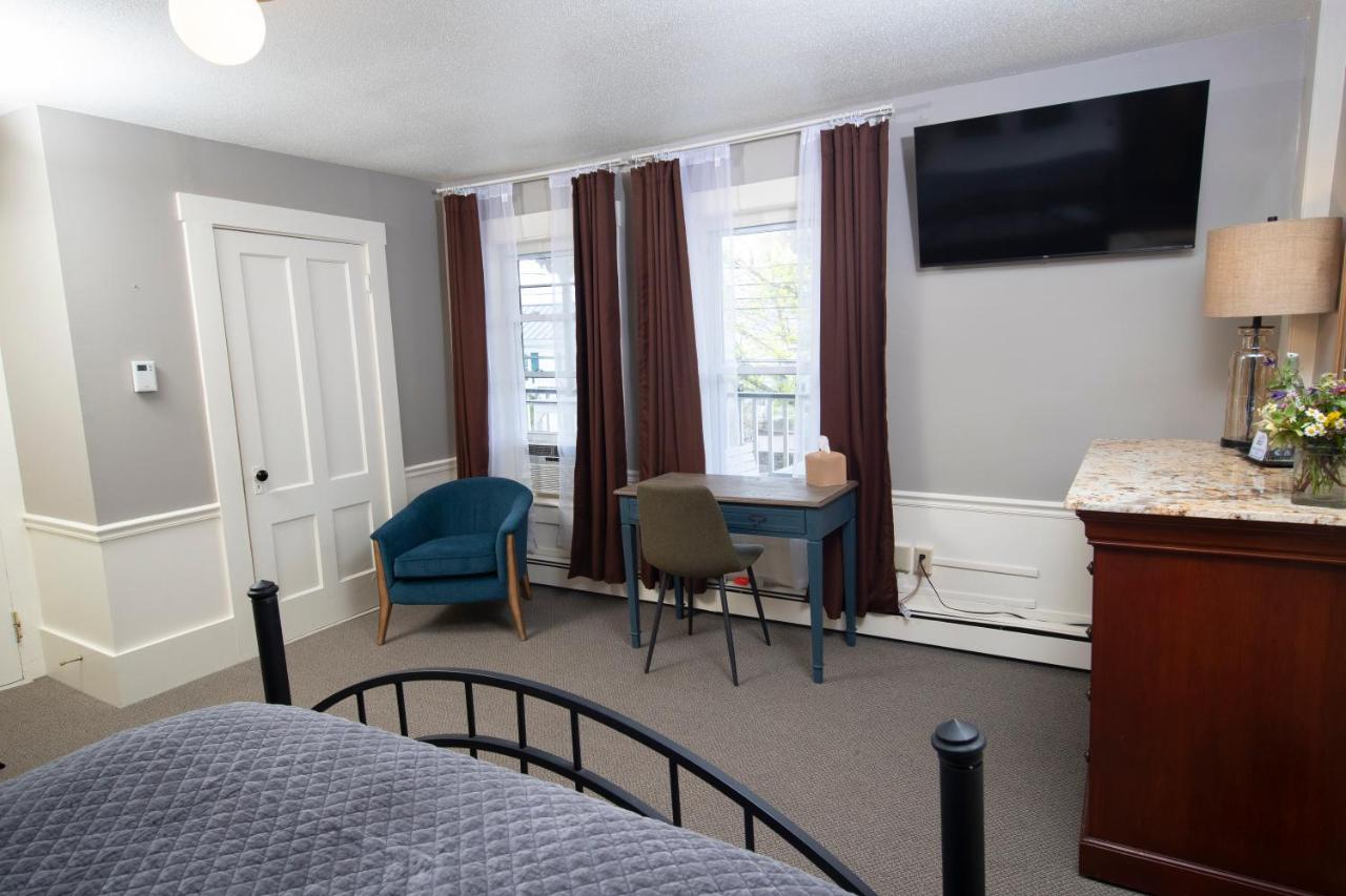 | The New London Inn