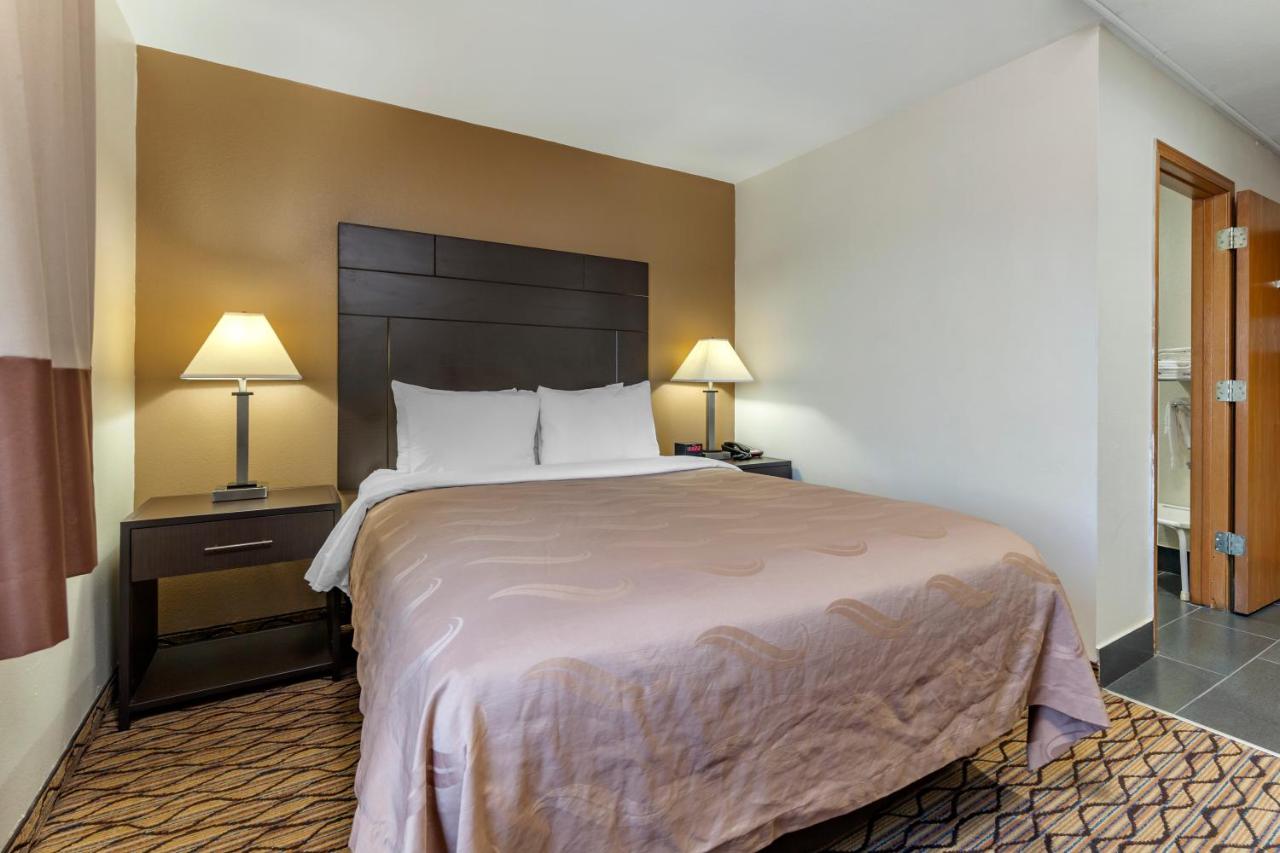 Queen Room - Disability Access/Non-Smoking at Quality Inn New London