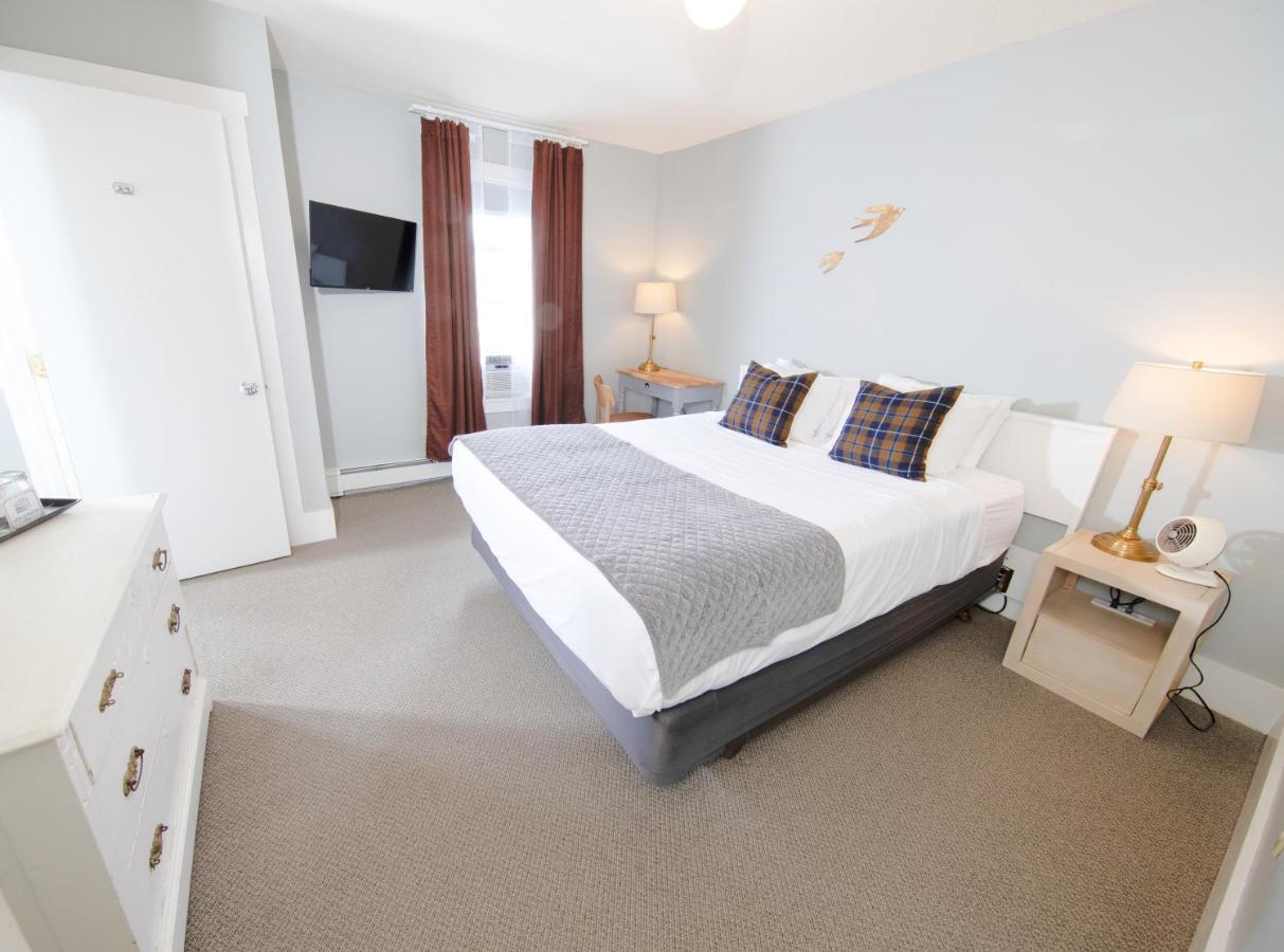 | The New London Inn