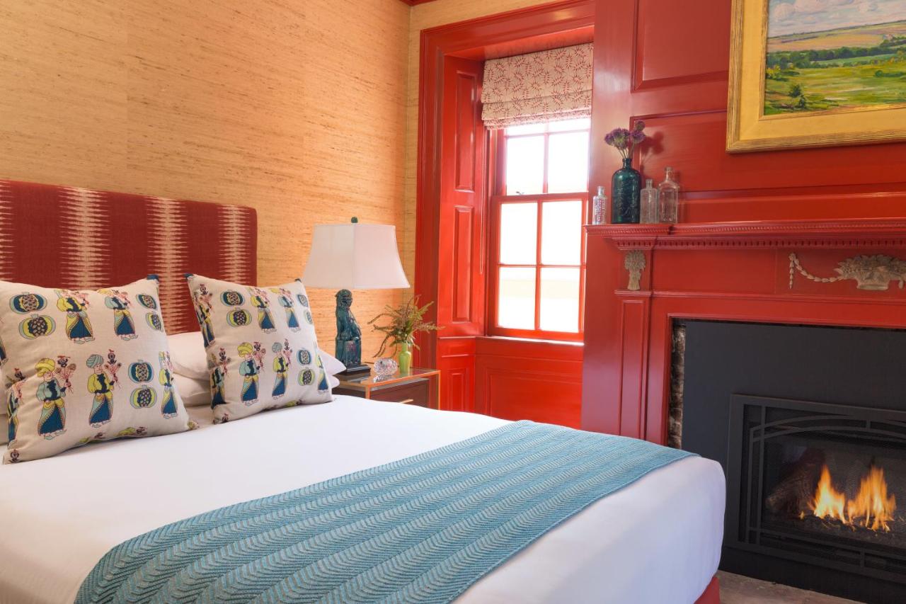 Deluxe Queen Room at The Merchant