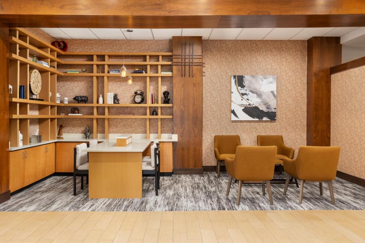 | Holiday Inn Greensboro Airport