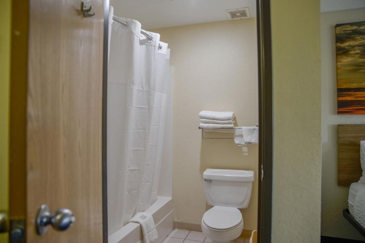 King Suite at Days Inn by Wyndham Mount Vernon