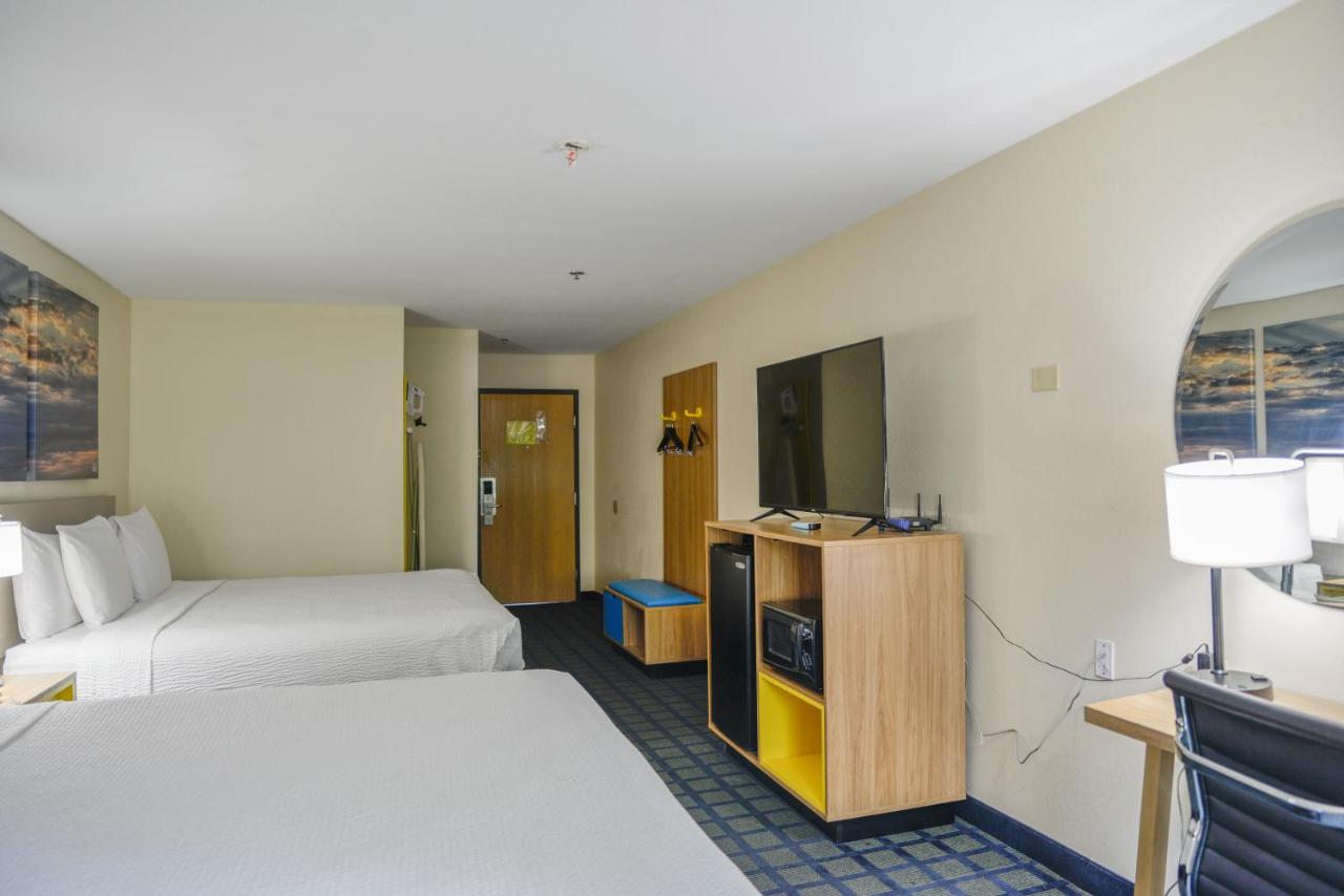 Double Room with Two Double Beds - Non-Smoking at Days Inn by Wyndham Mount Vernon