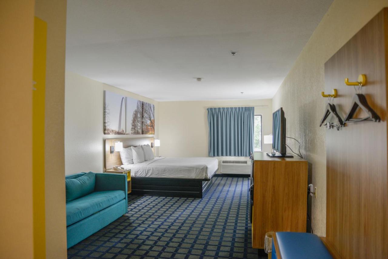King Suite at Days Inn by Wyndham Mount Vernon