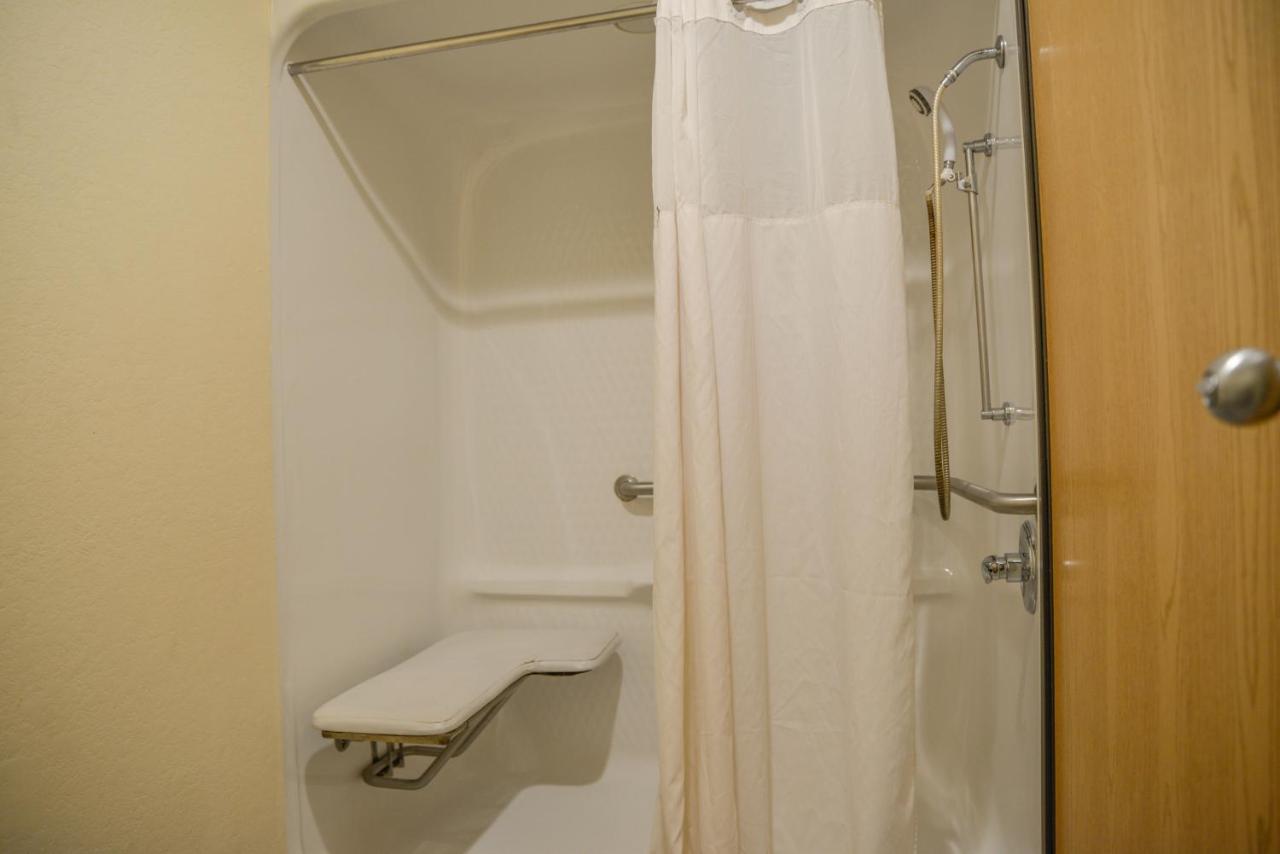 King Room - Disability Access/Non-Smoking at Days Inn by Wyndham Mount Vernon