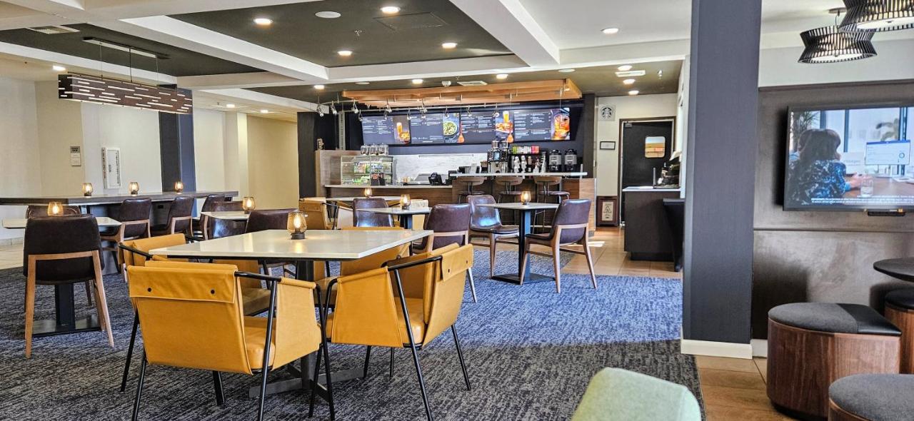 | Courtyard by Marriott Anchorage Airport