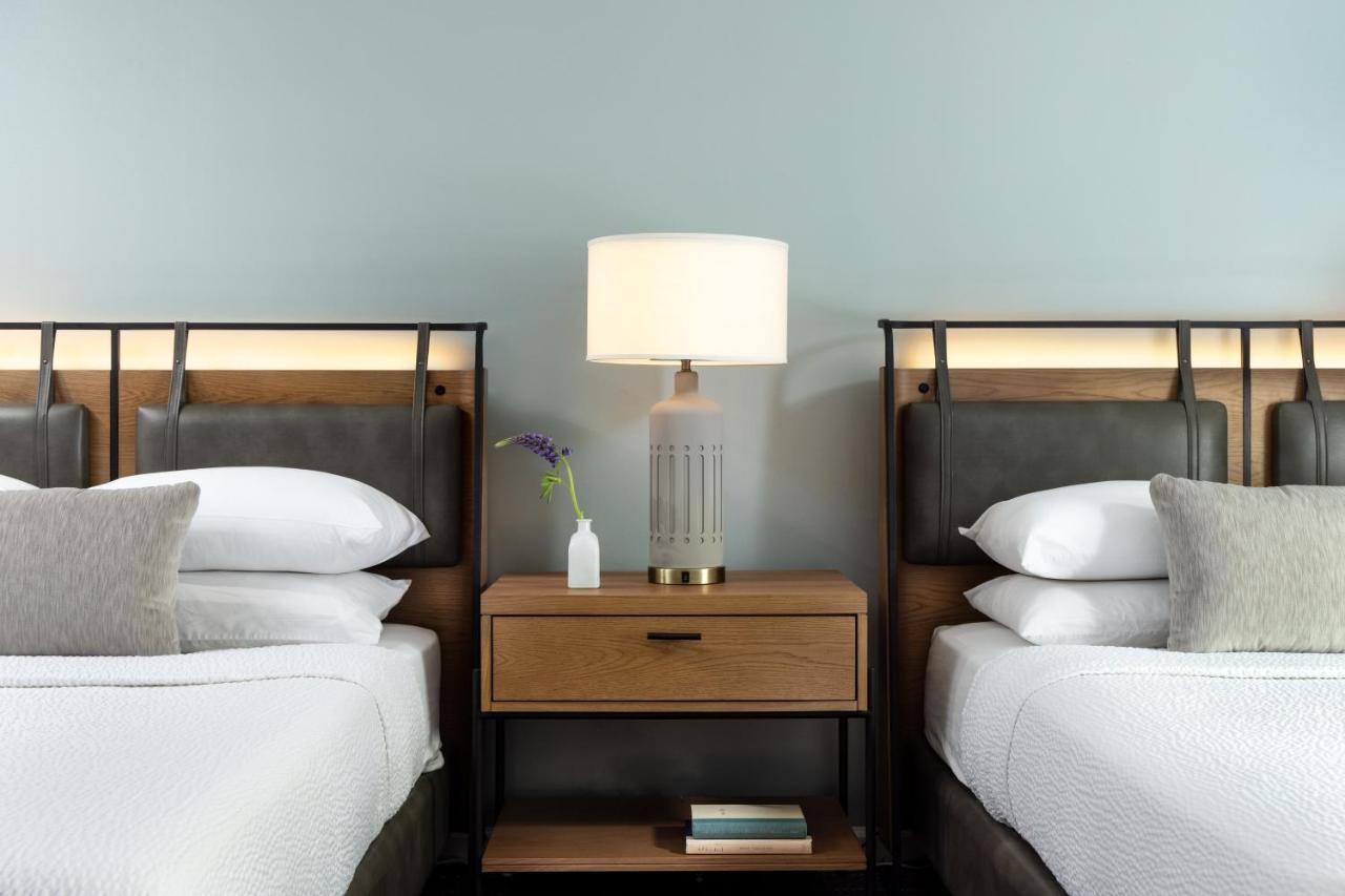 | Meadowbrook Inn
