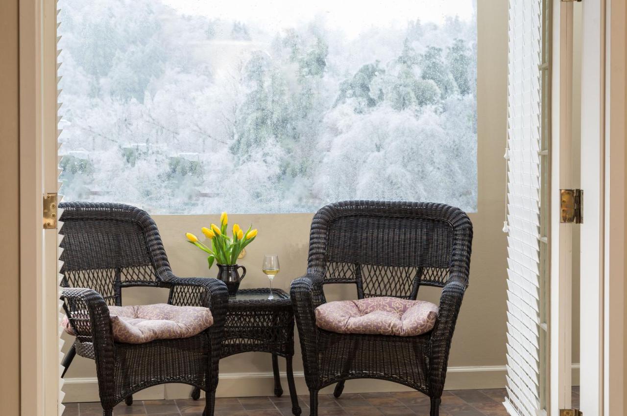 Suite with Private Pool at Meadowbrook Inn