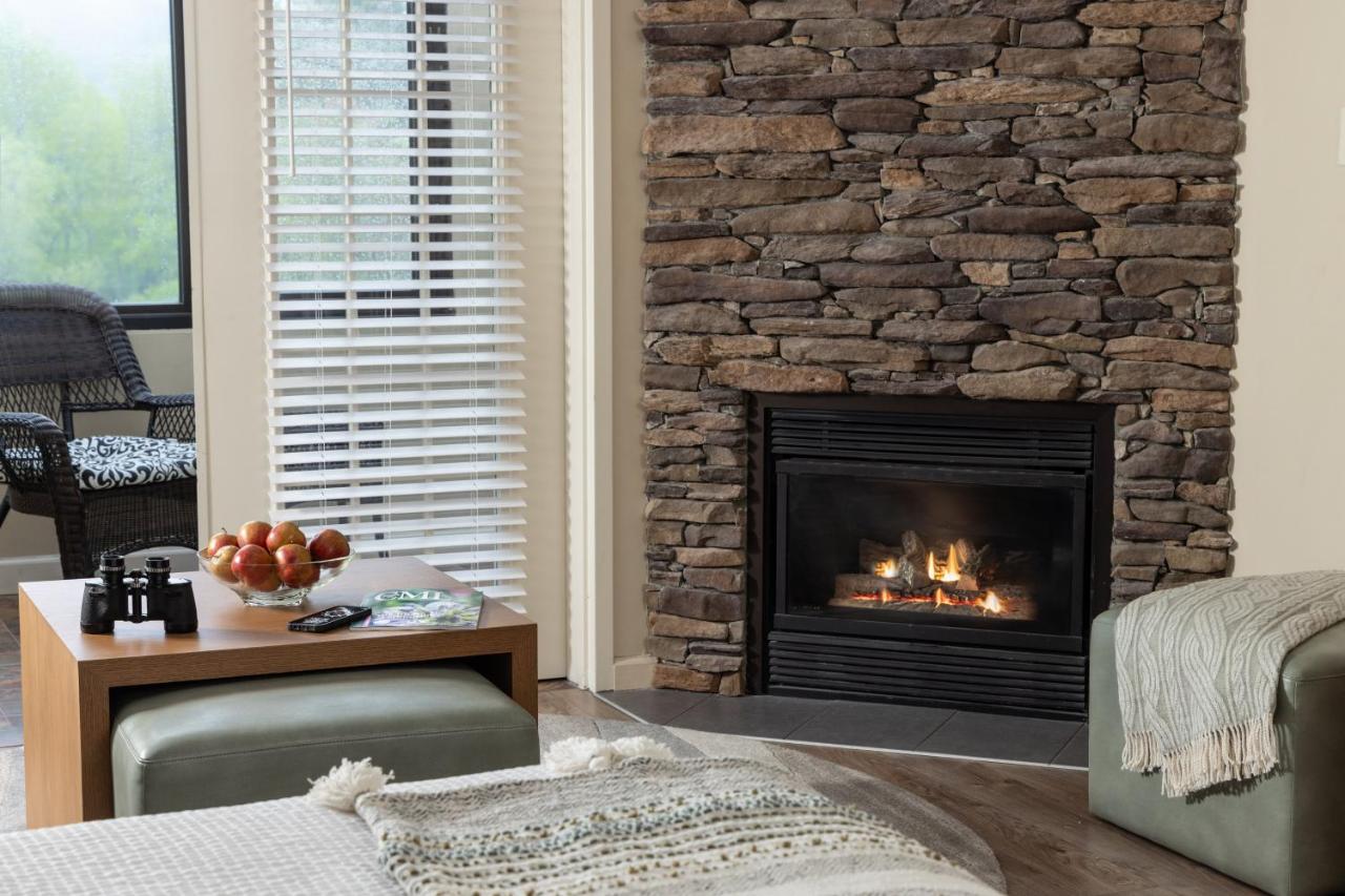 King Room with Spa Bath at Meadowbrook Inn