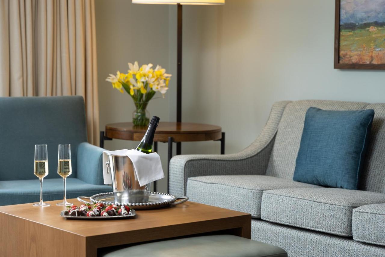 | Meadowbrook Inn