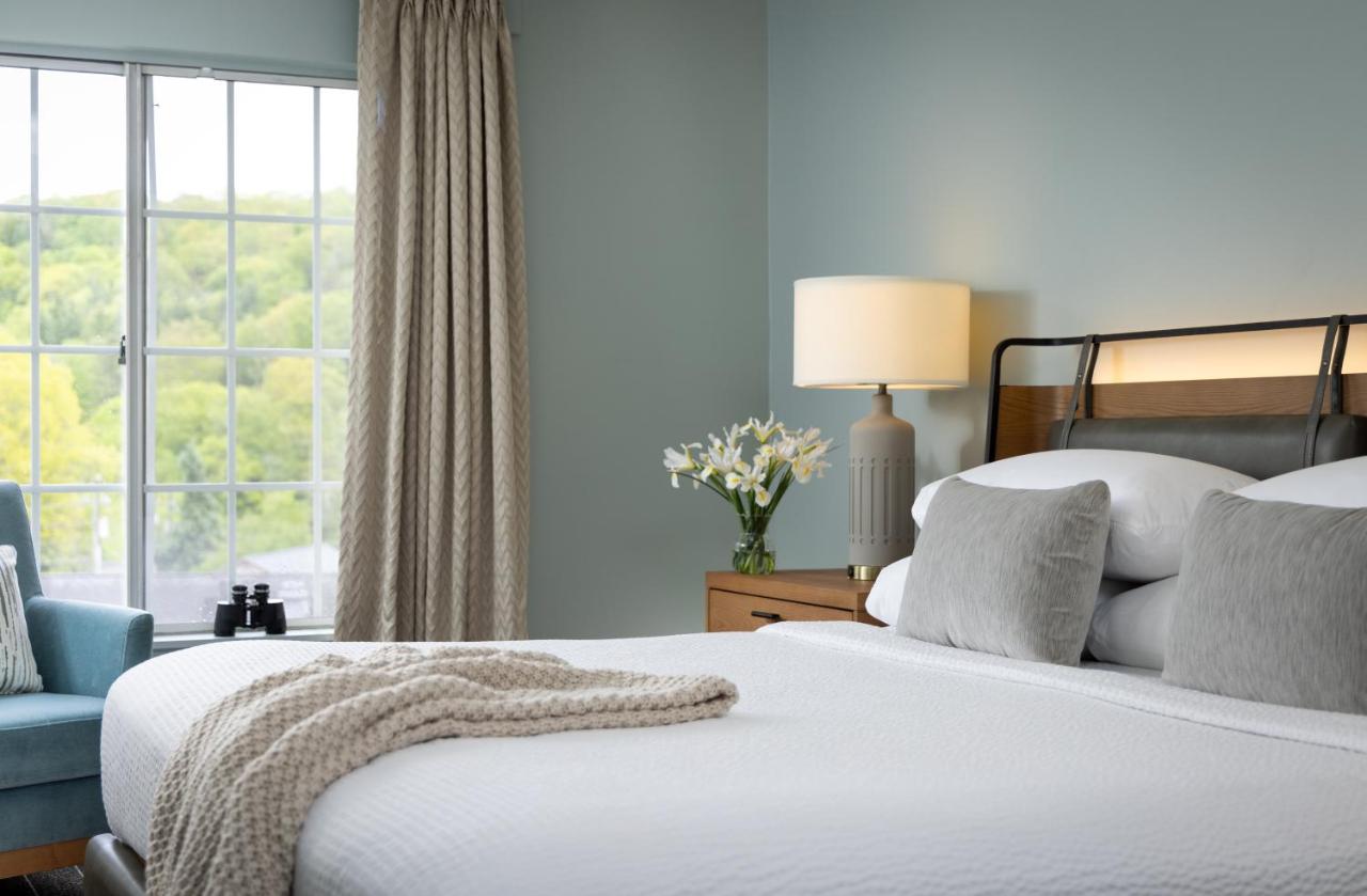 | Meadowbrook Inn