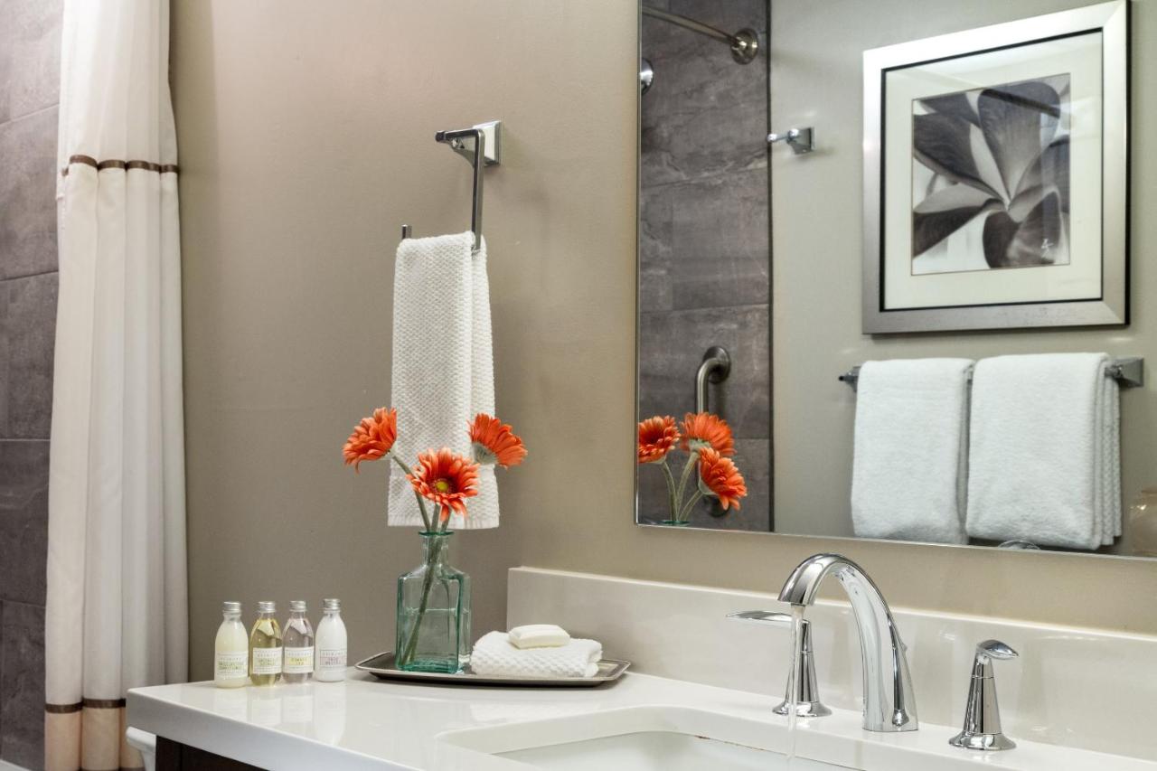 Suite with Spa Bath at Meadowbrook Inn