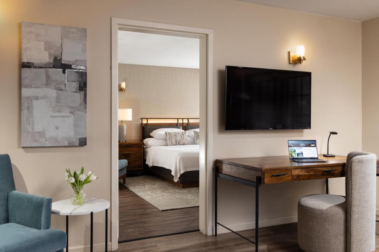 | Meadowbrook Inn
