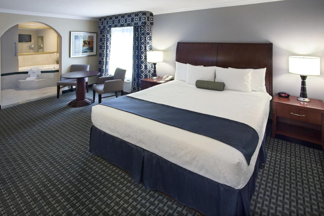 King Room with Spa Bath - Non-Smoking at Best Western Plus Marina Shores Hotel