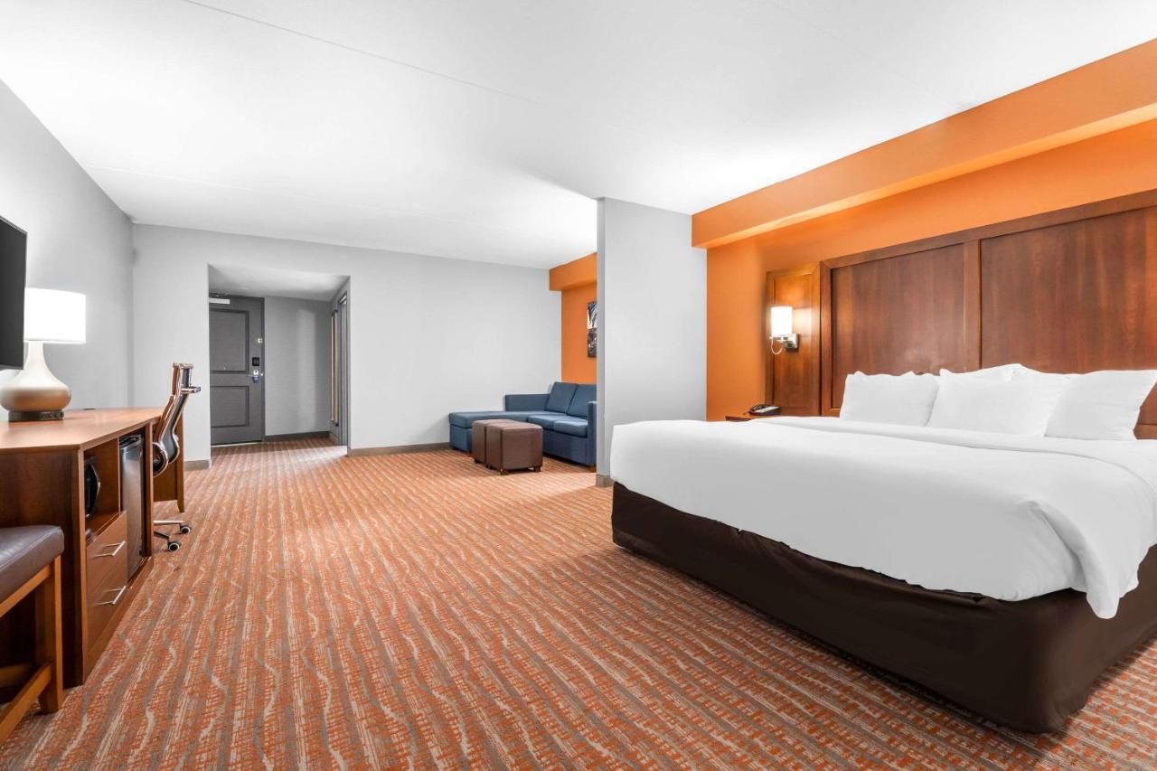 King Suite with City View - Accessible/Non-Smoking at Comfort Suites Jackson I-40