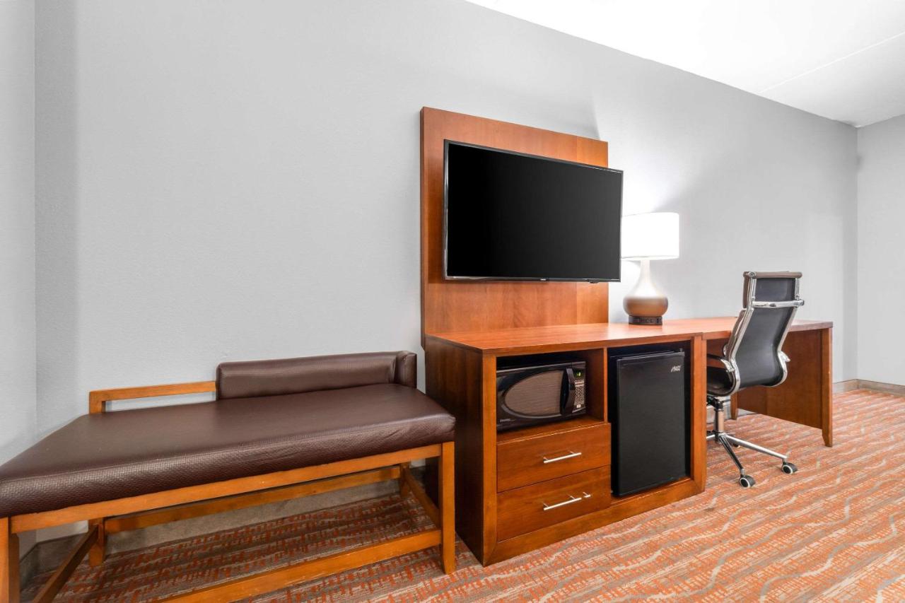 King Suite with City View - Accessible/Non-Smoking at Comfort Suites Jackson I-40