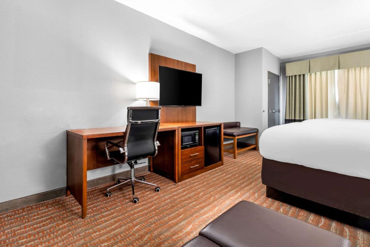 King Suite - Non-Smoking at Comfort Suites Jackson I-40