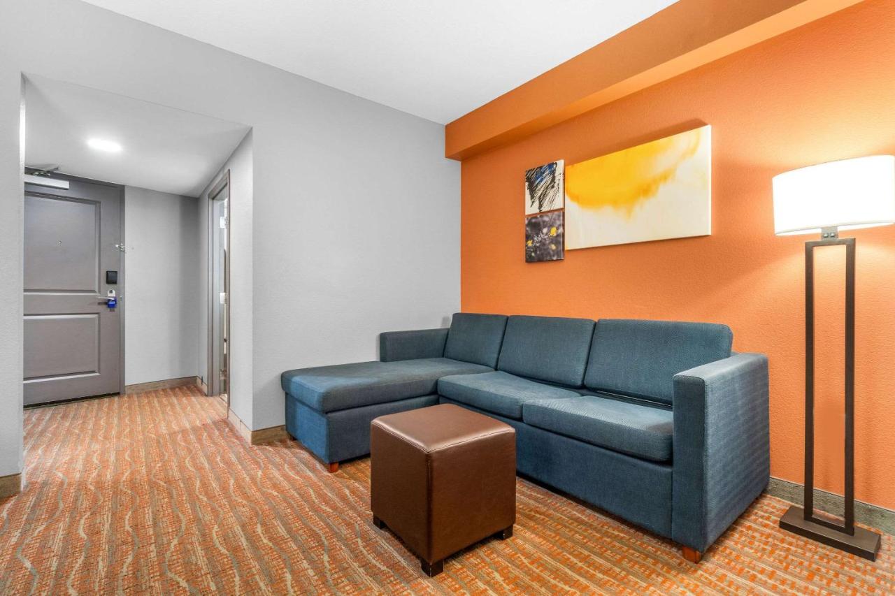 Queen Suite with Two Queen Beds - Accessible/Non-Smoking at Comfort Suites Jackson I-40