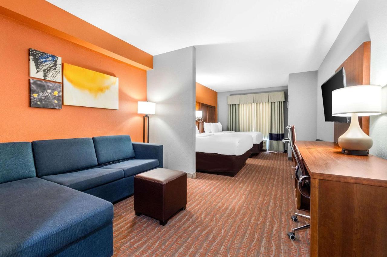 Queen Suite with Two Queen Beds - Accessible/Non-Smoking at Comfort Suites Jackson I-40
