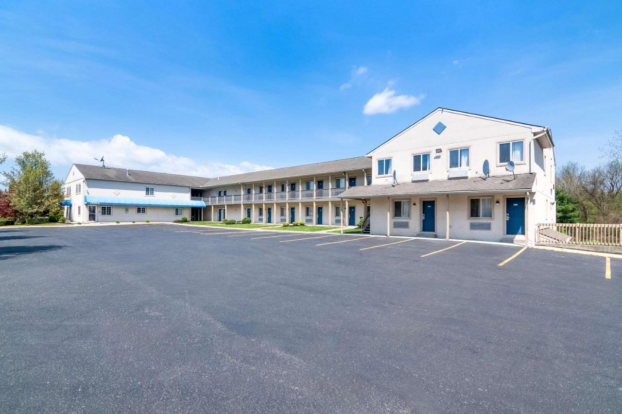 | Days Inn by Wyndham Bethel - Danbury
