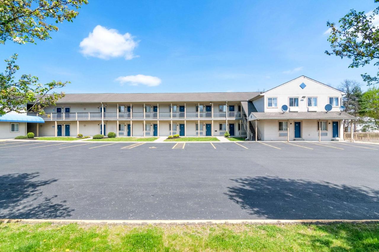 | Days Inn by Wyndham Bethel - Danbury