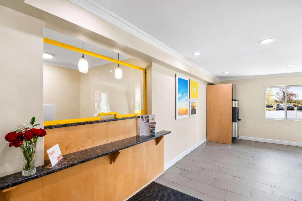 | Days Inn by Wyndham Bethel - Danbury