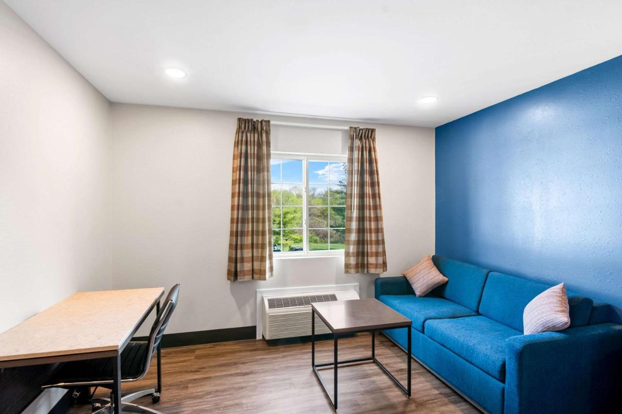 | Days Inn by Wyndham Bethel - Danbury
