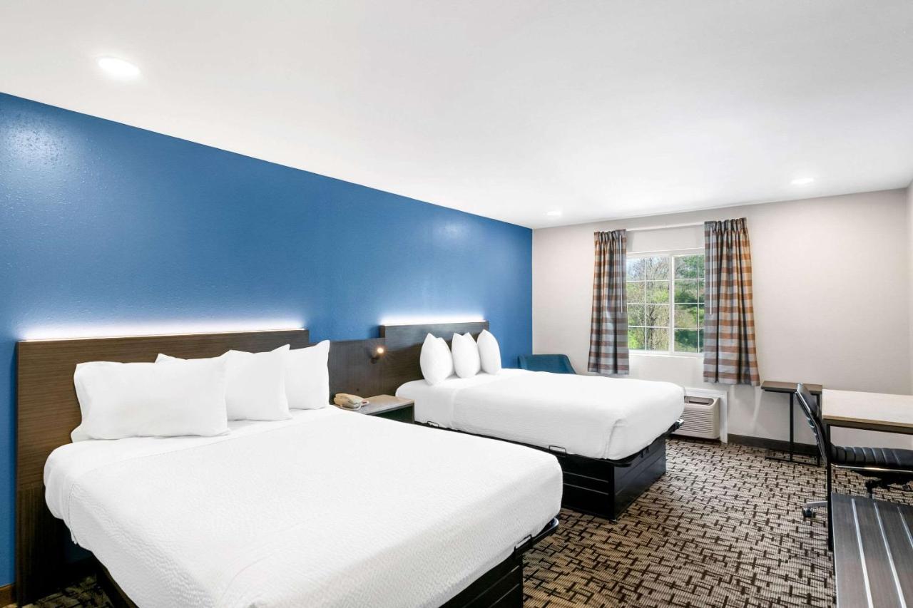 | Days Inn by Wyndham Bethel - Danbury