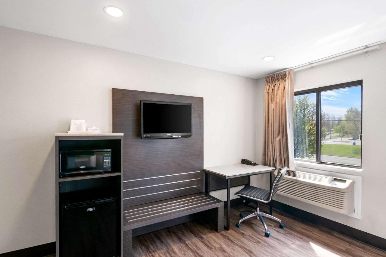 | Days Inn by Wyndham Bethel - Danbury