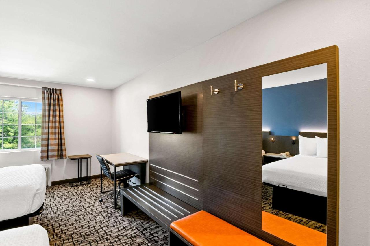 | Days Inn by Wyndham Bethel - Danbury