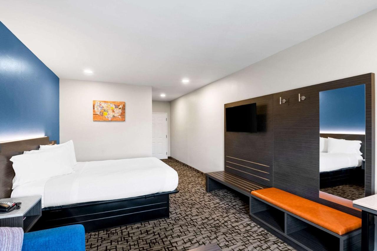| Days Inn by Wyndham Bethel - Danbury