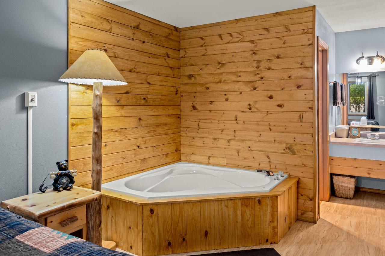 | The Lookout Lodge