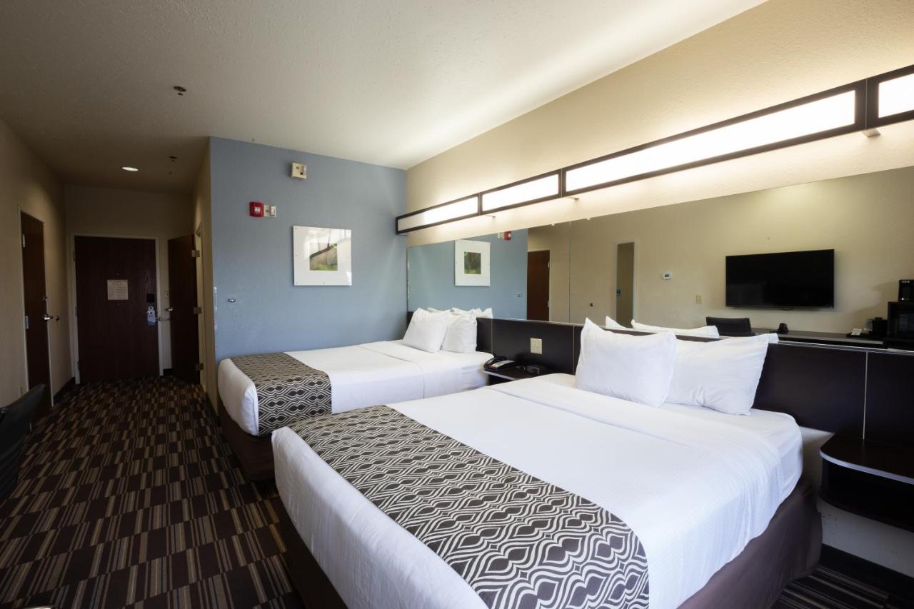 Queen Room with Two Queen Beds - Non-Smoking at Microtel Inn & Suites by Wyndham Waynesburg