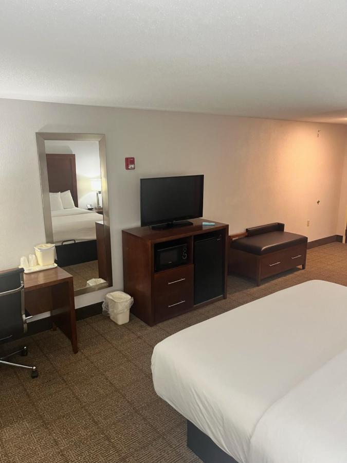 King Room - Accessible/Non-Smoking at Comfort Inn & Suites Jackson