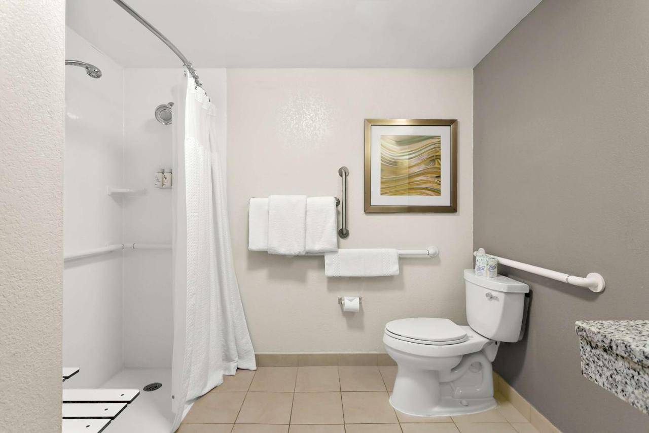 Double Room with Two Double Beds and Roll-In Shower - Mobility/Hearing Accessible at Sonesta Select Greenbelt College Park