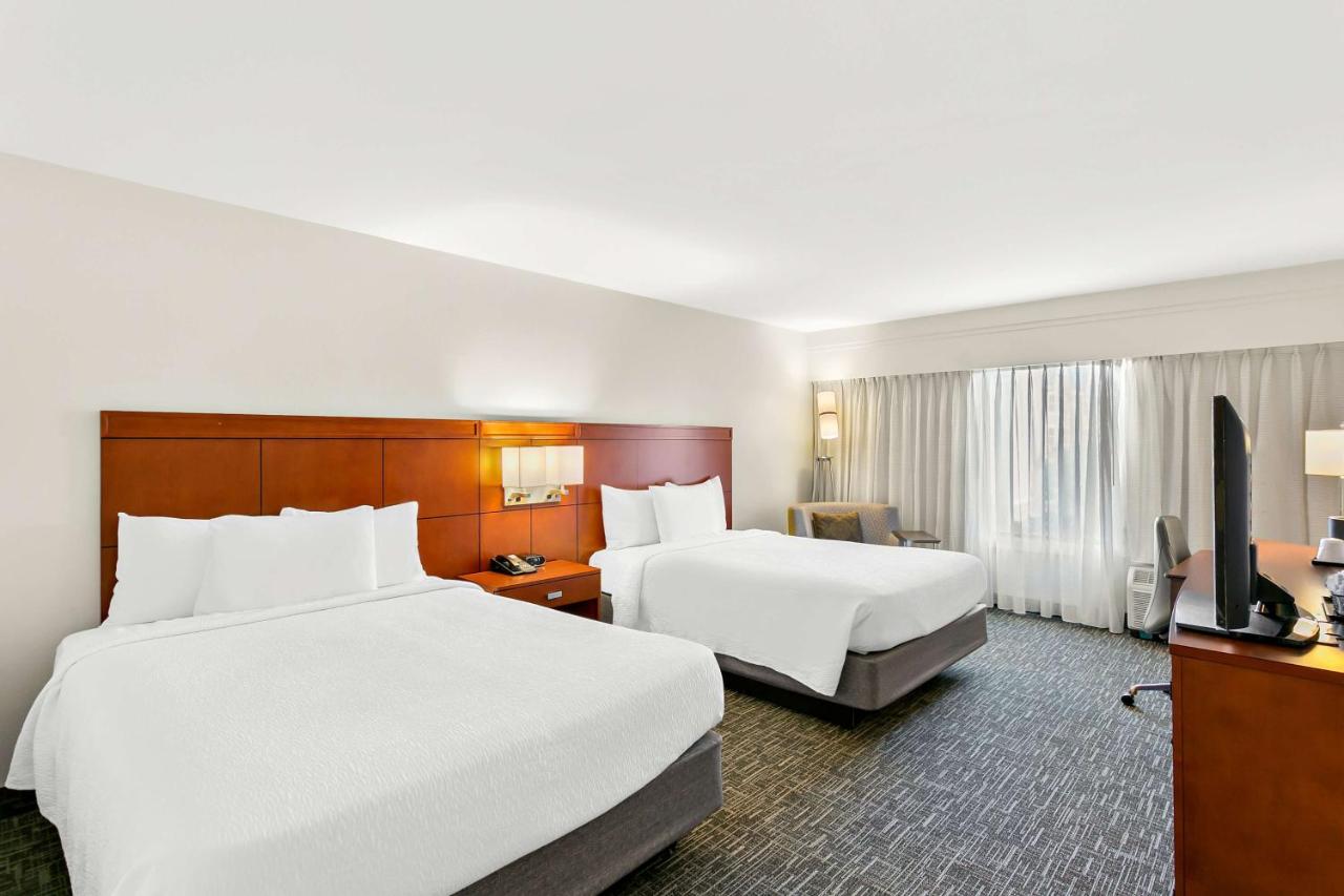 Queen Room with Two Queen Beds at Sonesta Select Greenbelt College Park