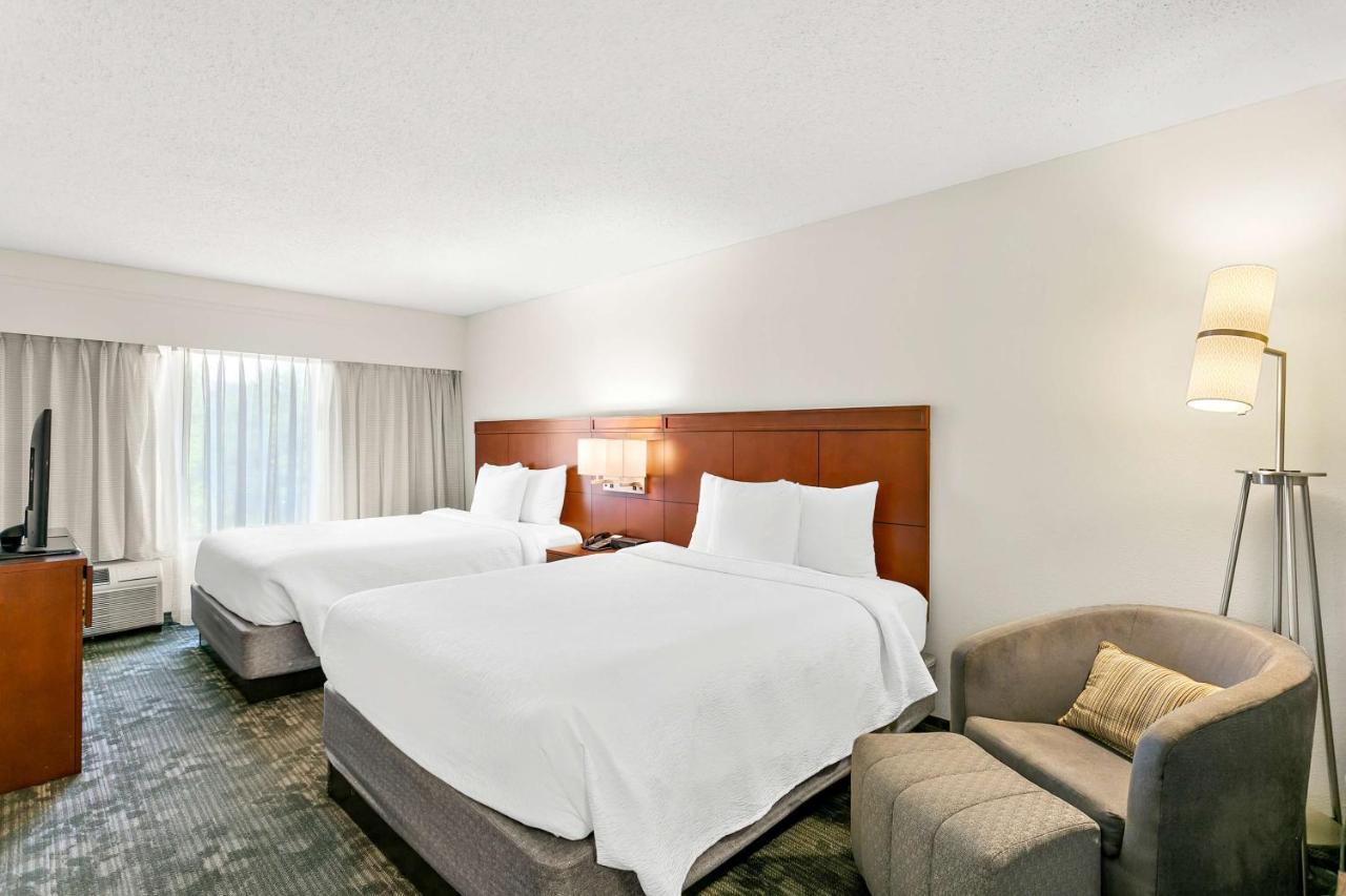 One-Bedroom Suite with Two Queen Beds at Sonesta Select Greenbelt College Park