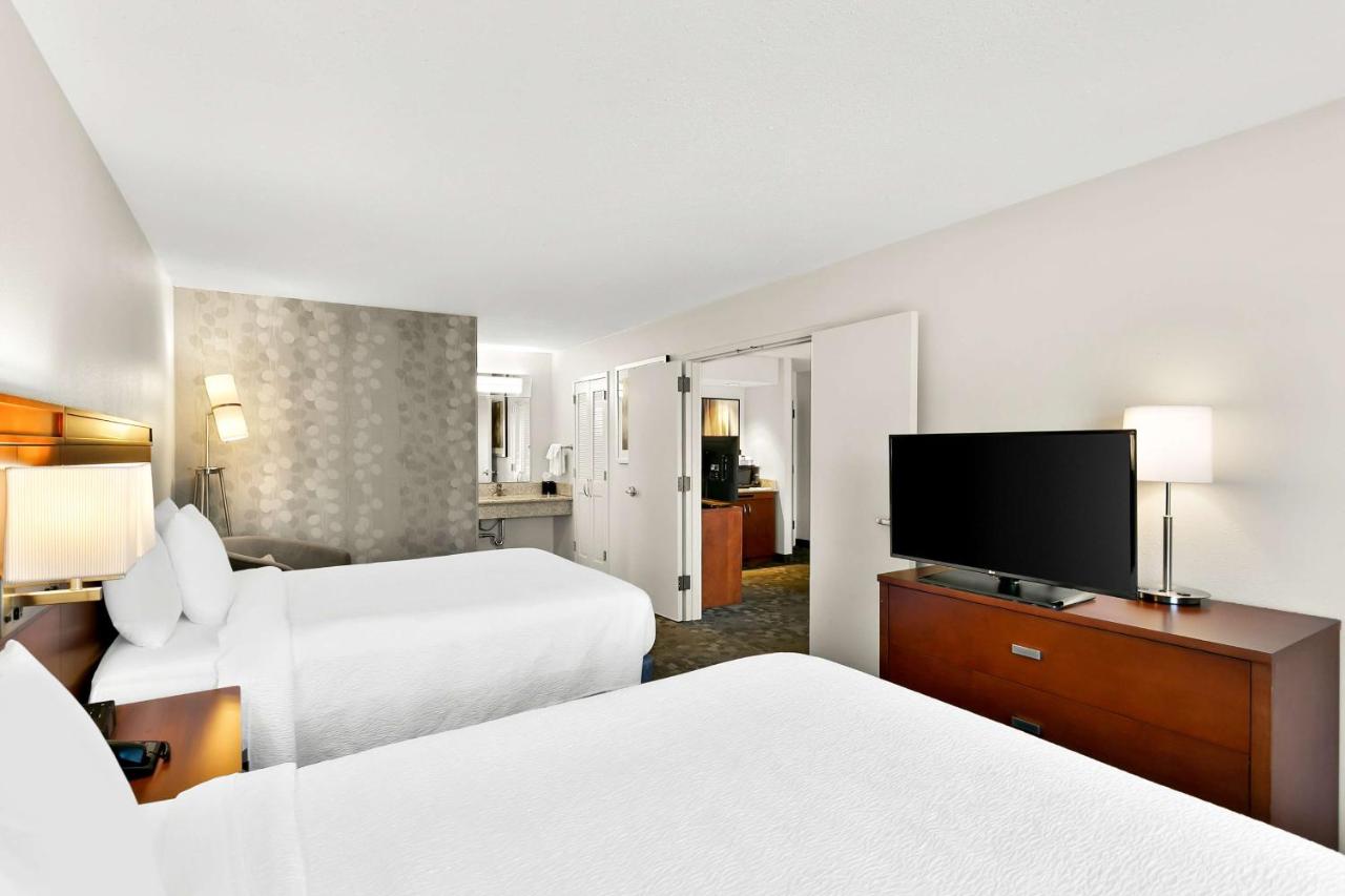 One-Bedroom Suite with Two Queen Beds at Sonesta Select Greenbelt College Park