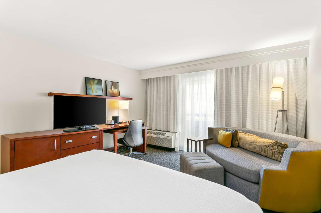 King Room at Sonesta Select Greenbelt College Park