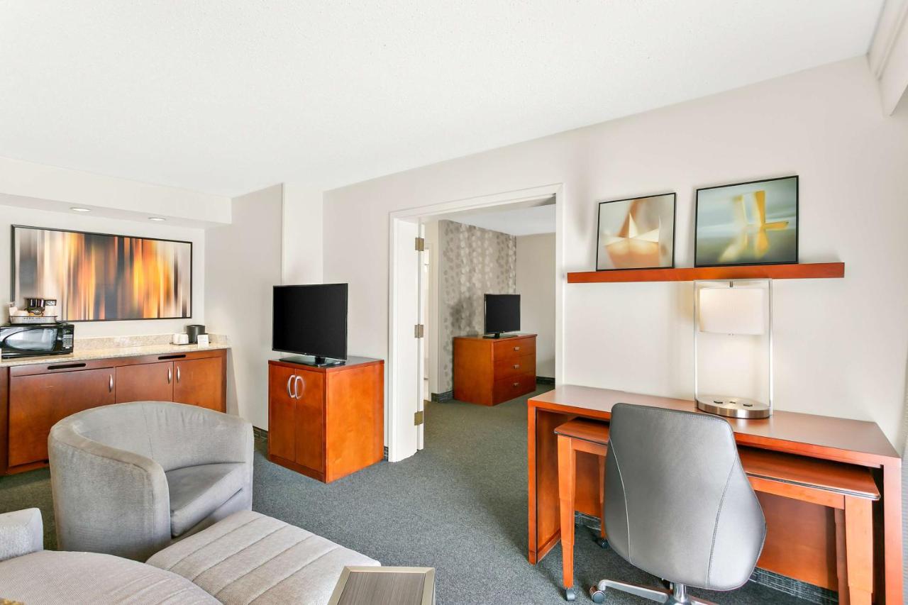 One-Bedroom King Suite at Sonesta Select Greenbelt College Park