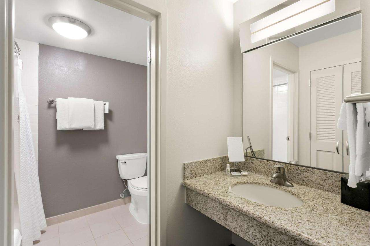King Room at Sonesta Select Greenbelt College Park