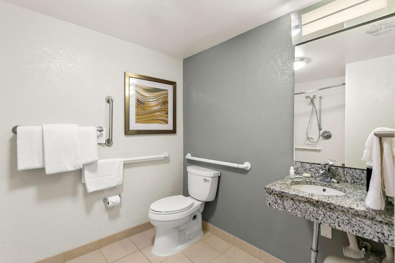 Double Room with Two Double Beds and Roll-In Shower - Mobility/Hearing Accessible at Sonesta Select Greenbelt College Park