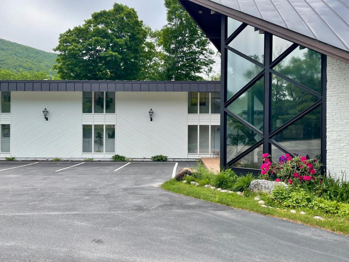 | Toll Road Inn