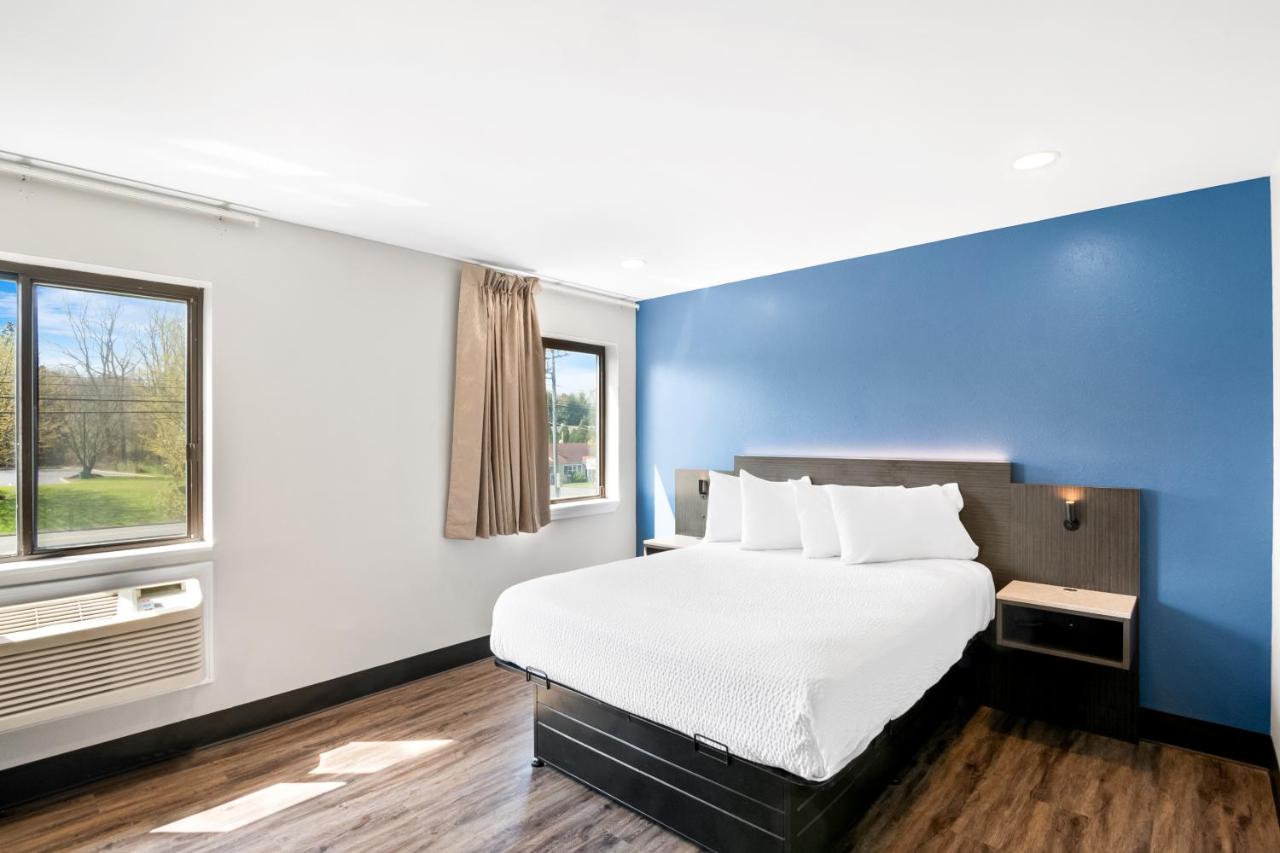 | Days Inn by Wyndham Bethel - Danbury