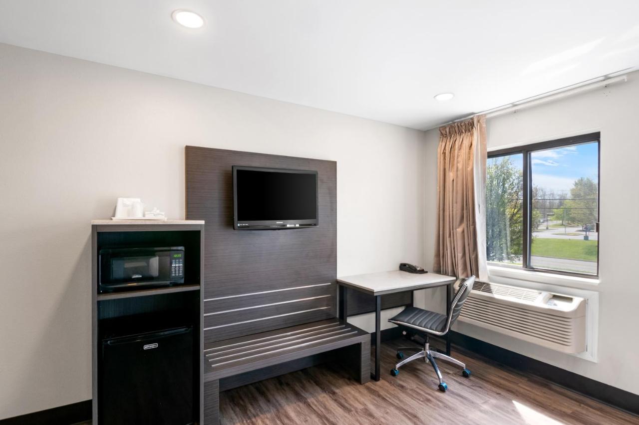 | Days Inn by Wyndham Bethel - Danbury
